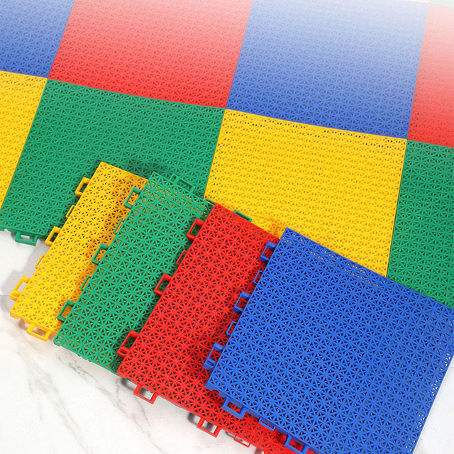 幼稚園特有の吊り下げPPフロアマット屋外バスケットボールコート、スポーツ屋外防水ソフトフロア