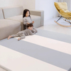PUレザーの防水子供はマットXPEフォームベビー折りたたみマットをプレイする