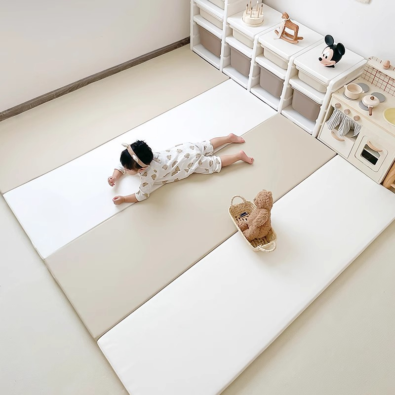 PUレザーの防水子供はマットXPEフォームベビー折りたたみマットをプレイする
